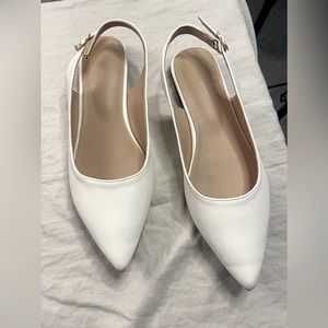 Women's Basic Plus Size Pointed Toe Slip On Flat Shoes With Back Strap